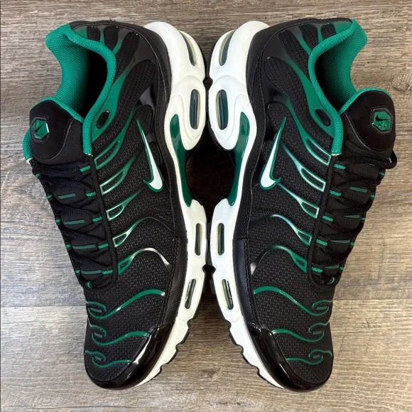 Nike Air Max Plus “Black Malachite Green” Sneakers (Men display picture 1